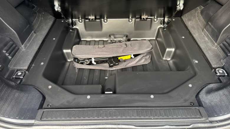 Land Rover Defender 90 Diesel 3.0 D200 Hard Top Auto